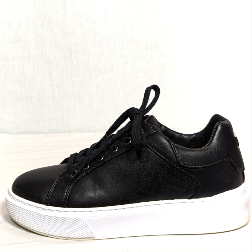 NEW Guess Womens Designer Fashion Sneaker Sz 7.5 black